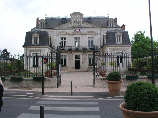 la mairie d'Olivet